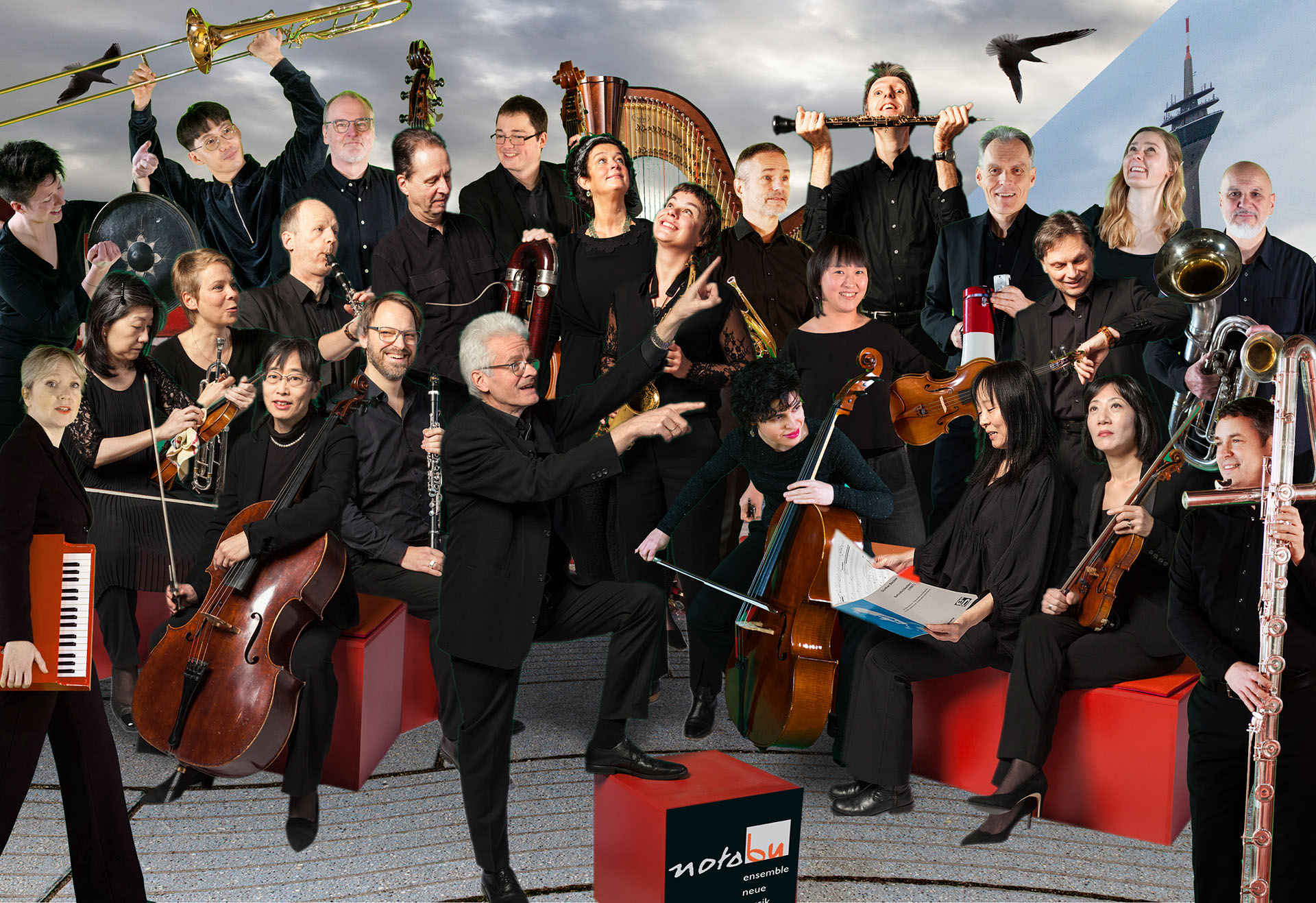 Das Bild ist eine Montage. Sie zeigt die aktiven Mitglieder und ständigen Gäste des notabu.ensembles